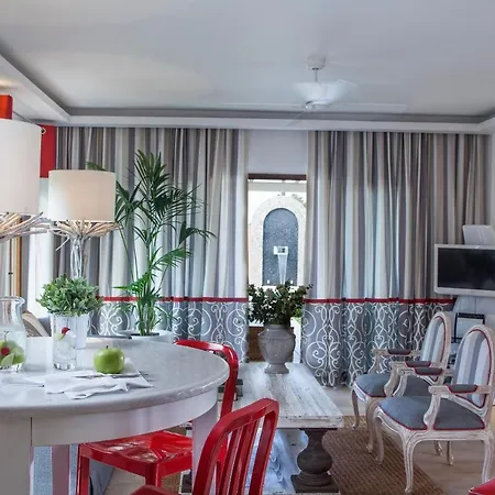 Sleeps 4 Pool Air Con Wifi