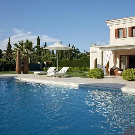 Villa Sleeps 4 Pool Air Con Wifi