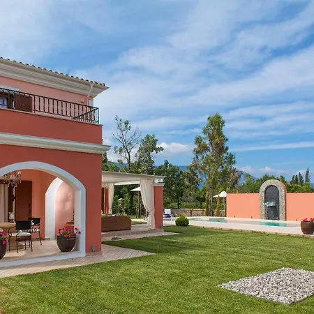 Sleeps 4 Pool Air Con Wifi *