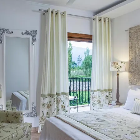 Sleeps 4 Pool Air Con Wifi Villa Dassia (Corfu)