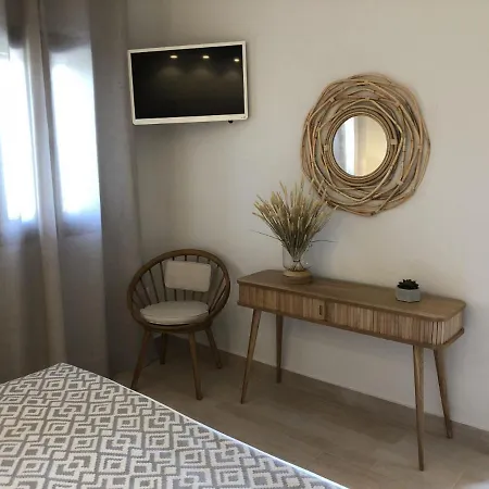 Villa Sleeps 4 Pool Air Con Wifi *