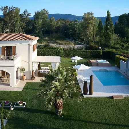 Sleeps 4 Pool Air Con Wifi Villa