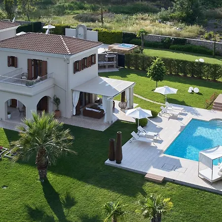 Sleeps 4 Pool Air Con Wifi *