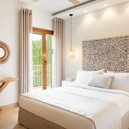 Sleeps 4 Pool Air Con Wifi *